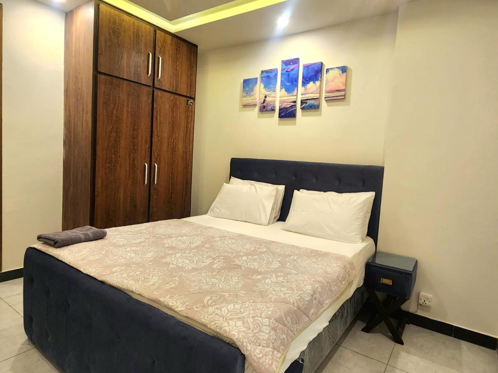 Luxurious Landing Apartments & Suites Bahria Town Rawalpindi Quarto foto